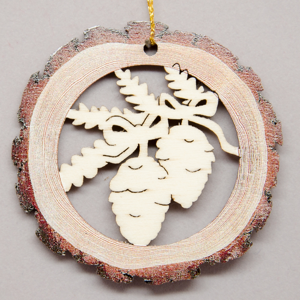 Tannenzapfen in Ornament Rindenoptik